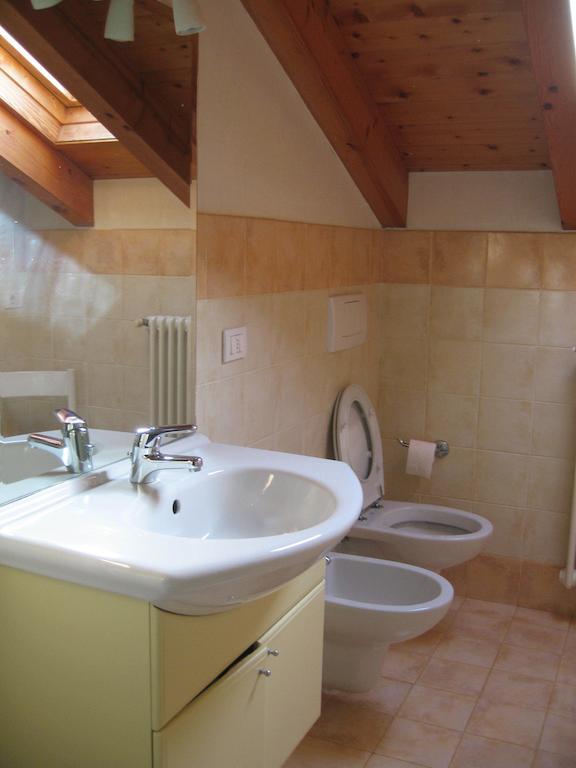 Green Village Accommodations Colico Room photo